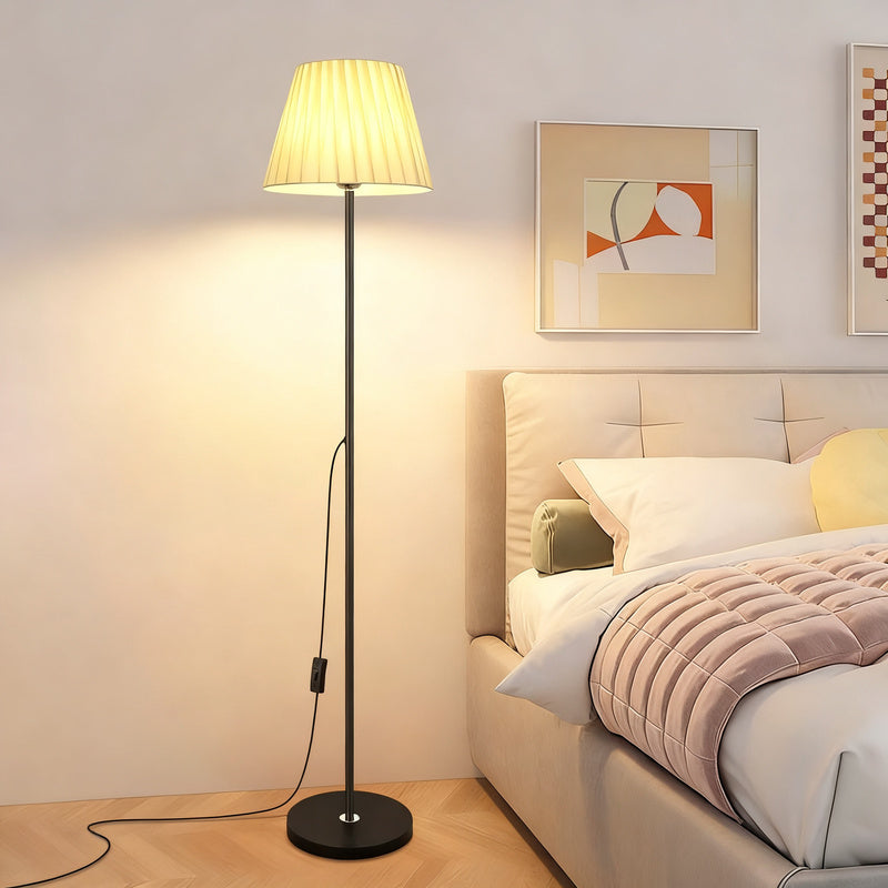 Lampada da terra con paralume in tessuto, design scandinavo