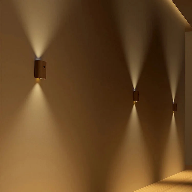 LumaSense - Lampada da parete in legno magnetica con sensore di movimento