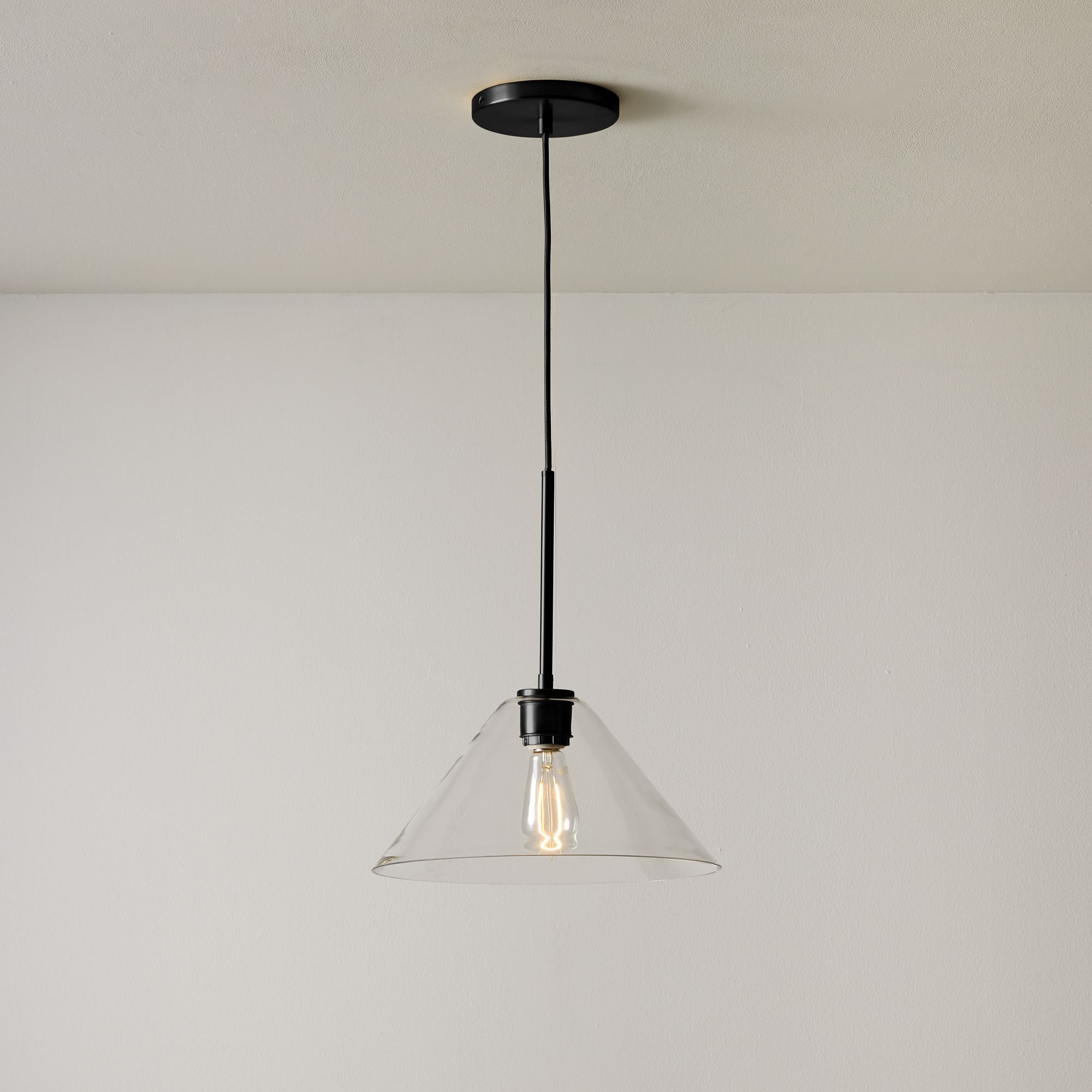 Lampada a sospensione a cono in vetro trasparente per cucina