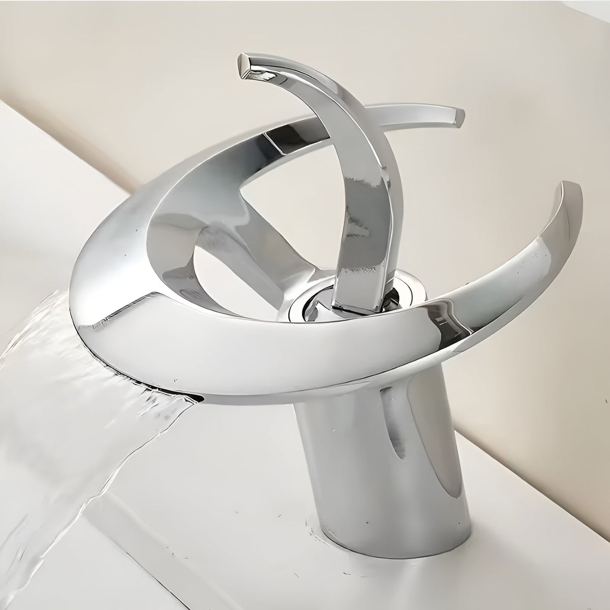 Rubinetto monocomando con uscita a cascata – Design a cascata | Struttura in ottone robusto