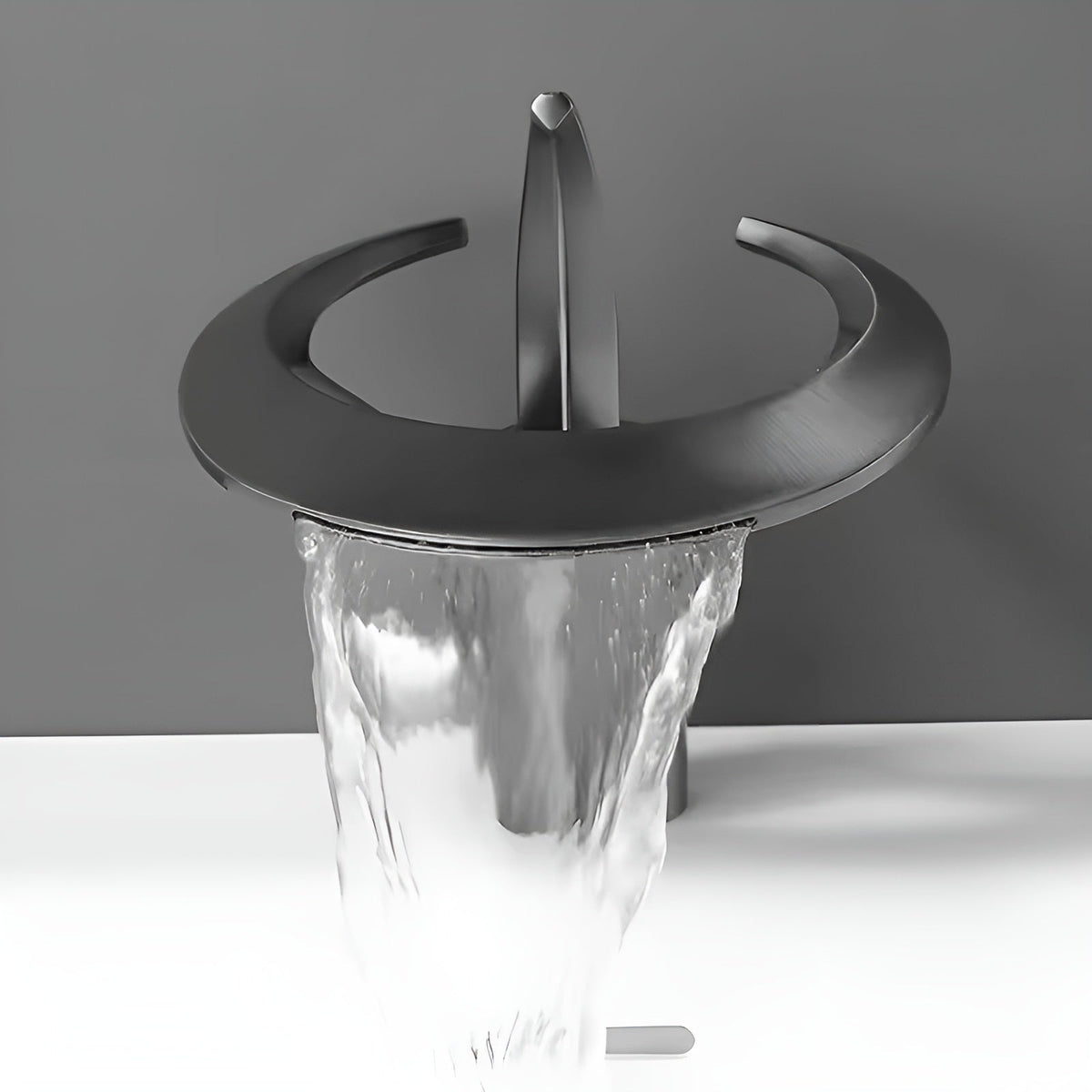 Rubinetto monocomando con uscita a cascata – Design a cascata | Struttura in ottone robusto