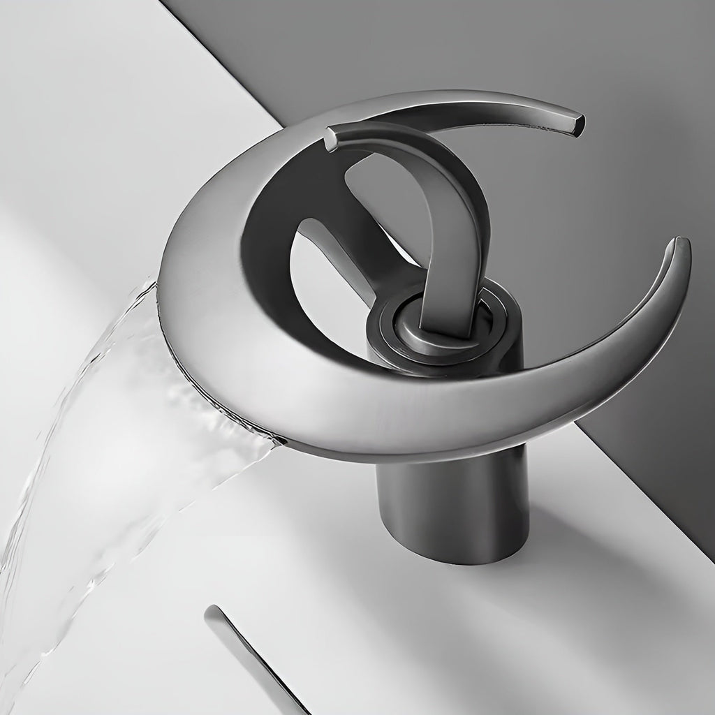 Rubinetto monocomando con uscita a cascata – Design a cascata | Struttura in ottone robusto