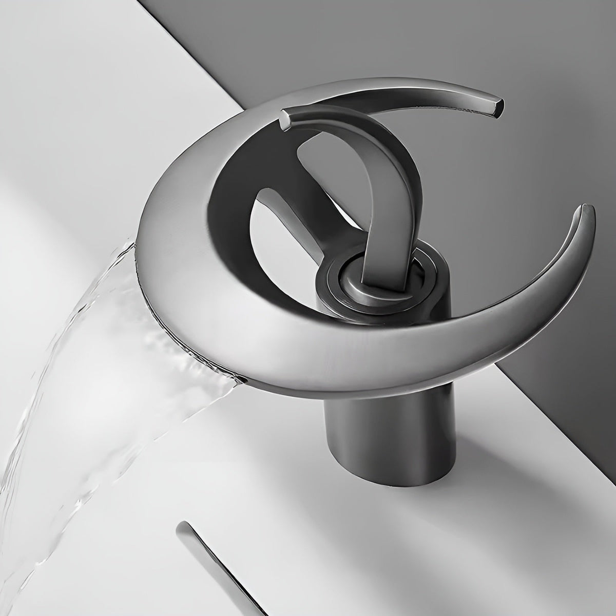Rubinetto monocomando con uscita a cascata – Design a cascata | Struttura in ottone robusto