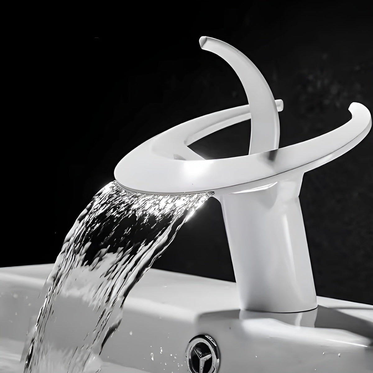 Rubinetto monocomando con uscita a cascata – Design a cascata | Struttura in ottone robusto