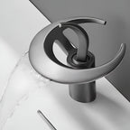 Rubinetto monocomando con uscita a cascata – Design a cascata | Struttura in ottone robusto
