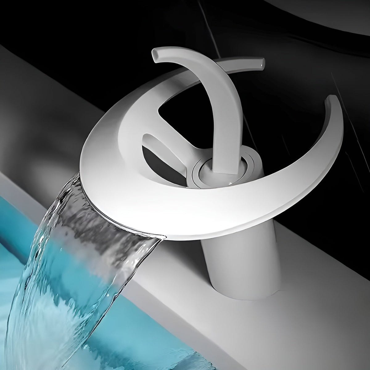 Rubinetto monocomando con uscita a cascata – Design a cascata | Struttura in ottone robusto