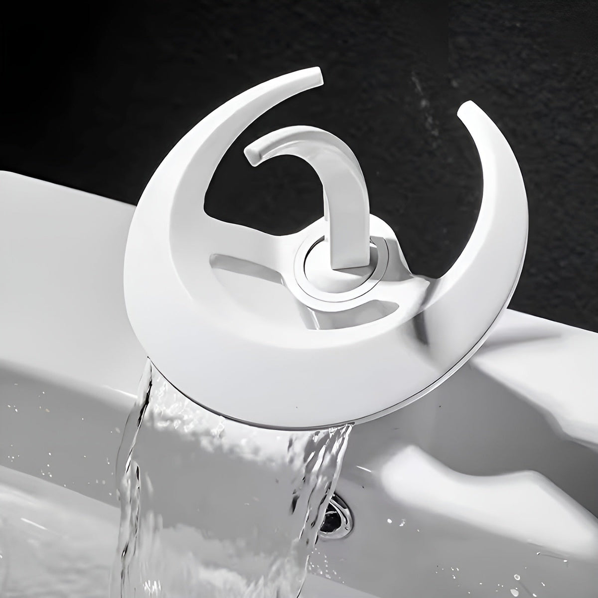Rubinetto monocomando con uscita a cascata – Design a cascata | Struttura in ottone robusto
