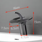 Rubinetto monocomando con uscita a cascata – Design a cascata | Struttura in ottone robusto