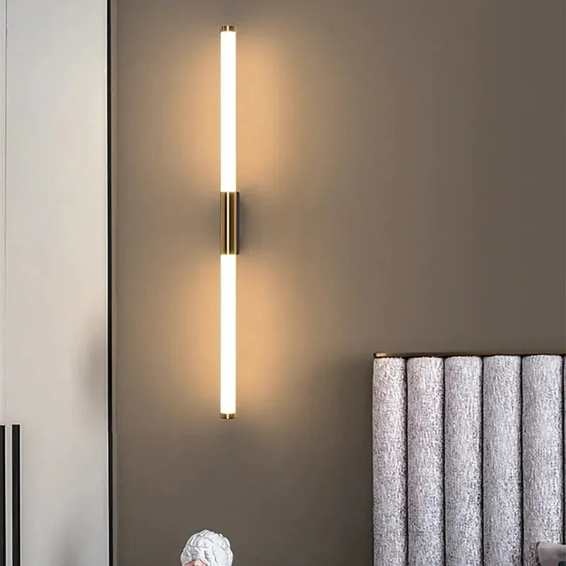 Lampada da Parete Lineare Minimalista Moren in Metallo, Oro
