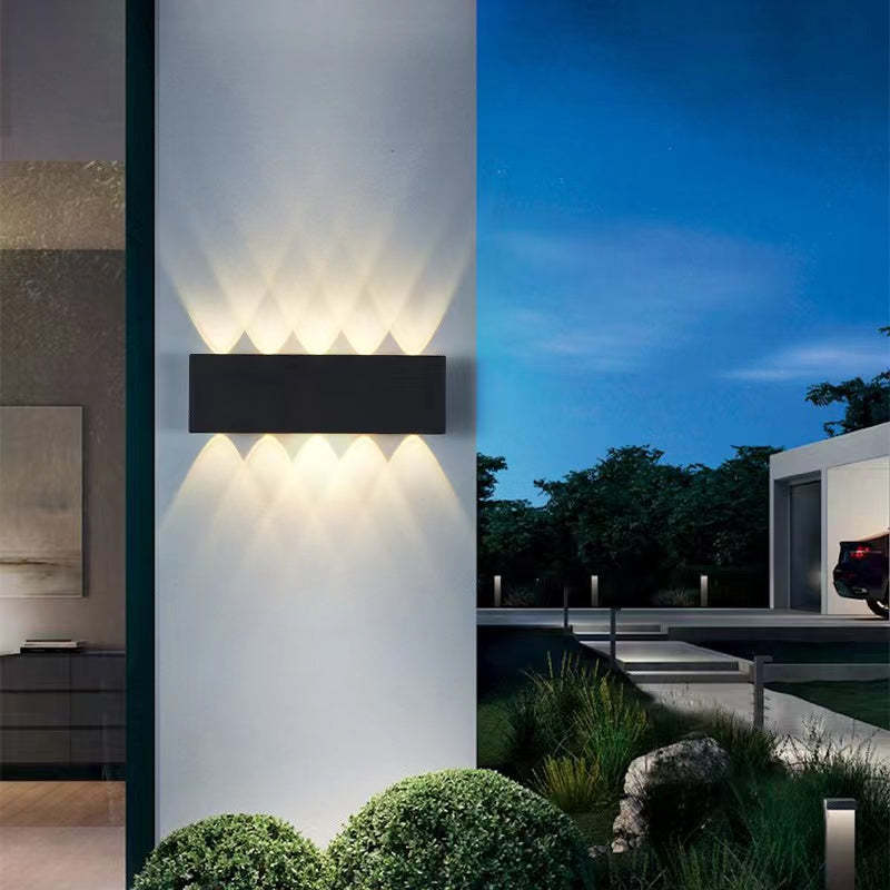 Lampada da parete esterna rettangolare moderna in metallo Tronix, Nero/Bianco, effetto onda d'acqua