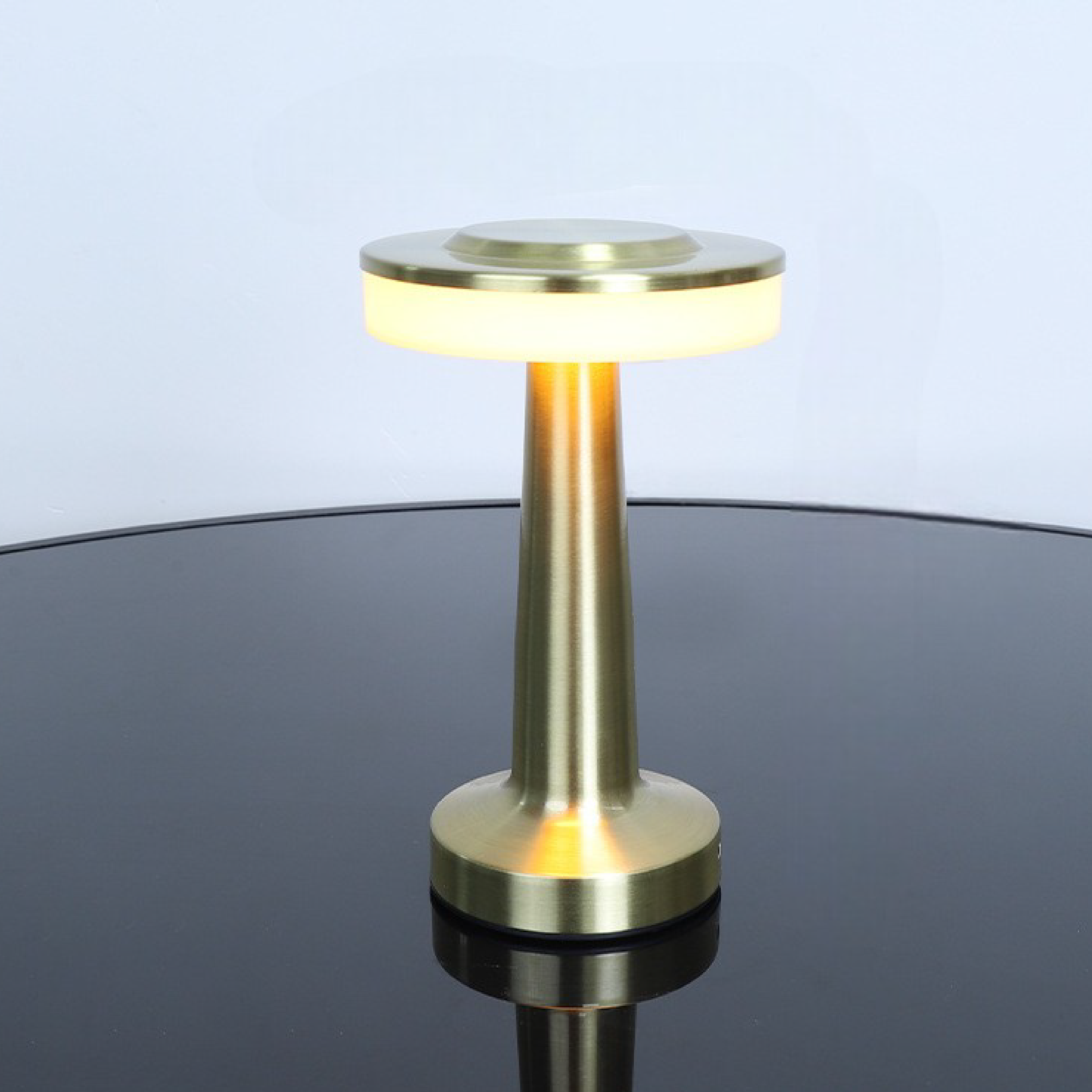 Lampada da Tavolo LED in Metallo Moderna