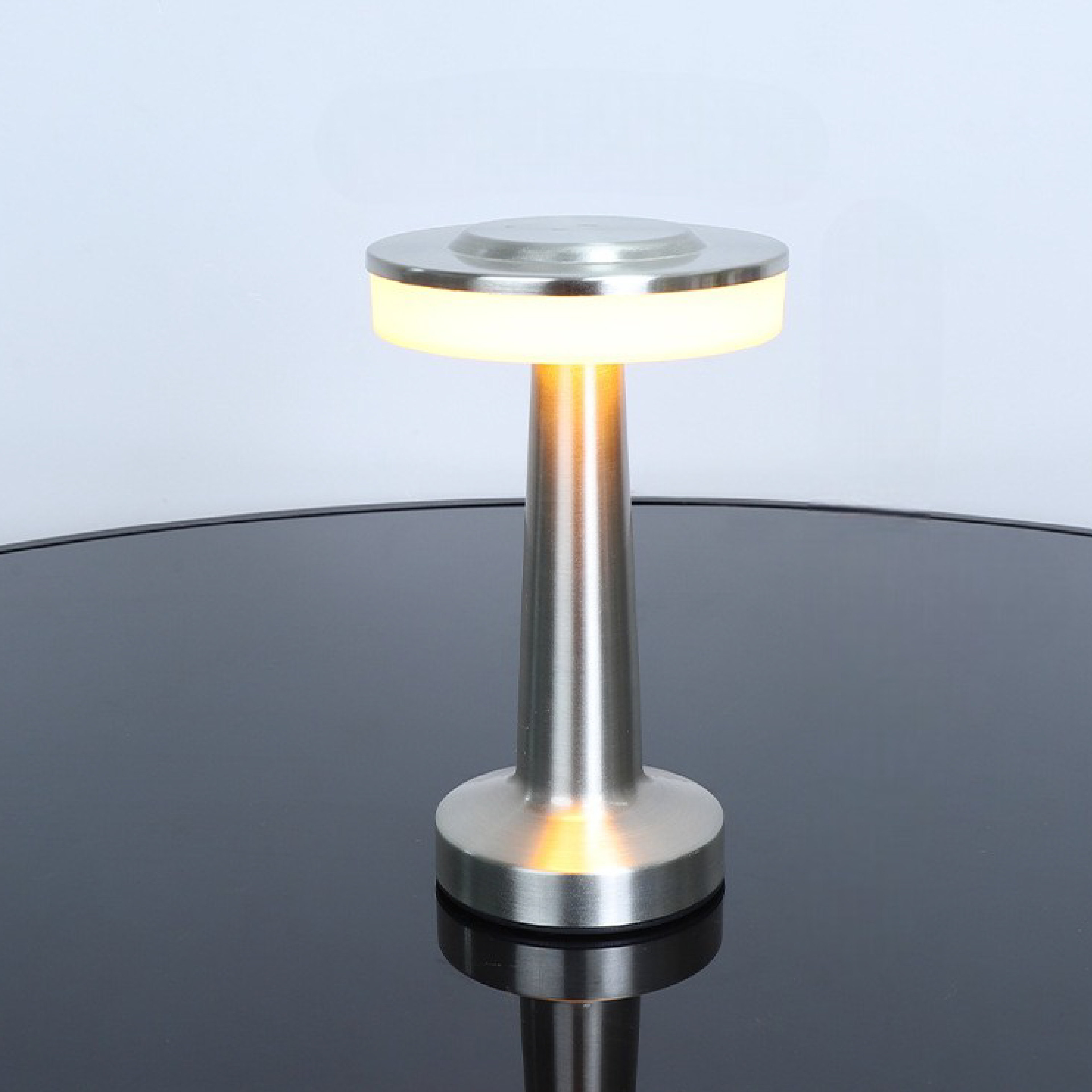 Lampada da Tavolo LED in Metallo Moderna