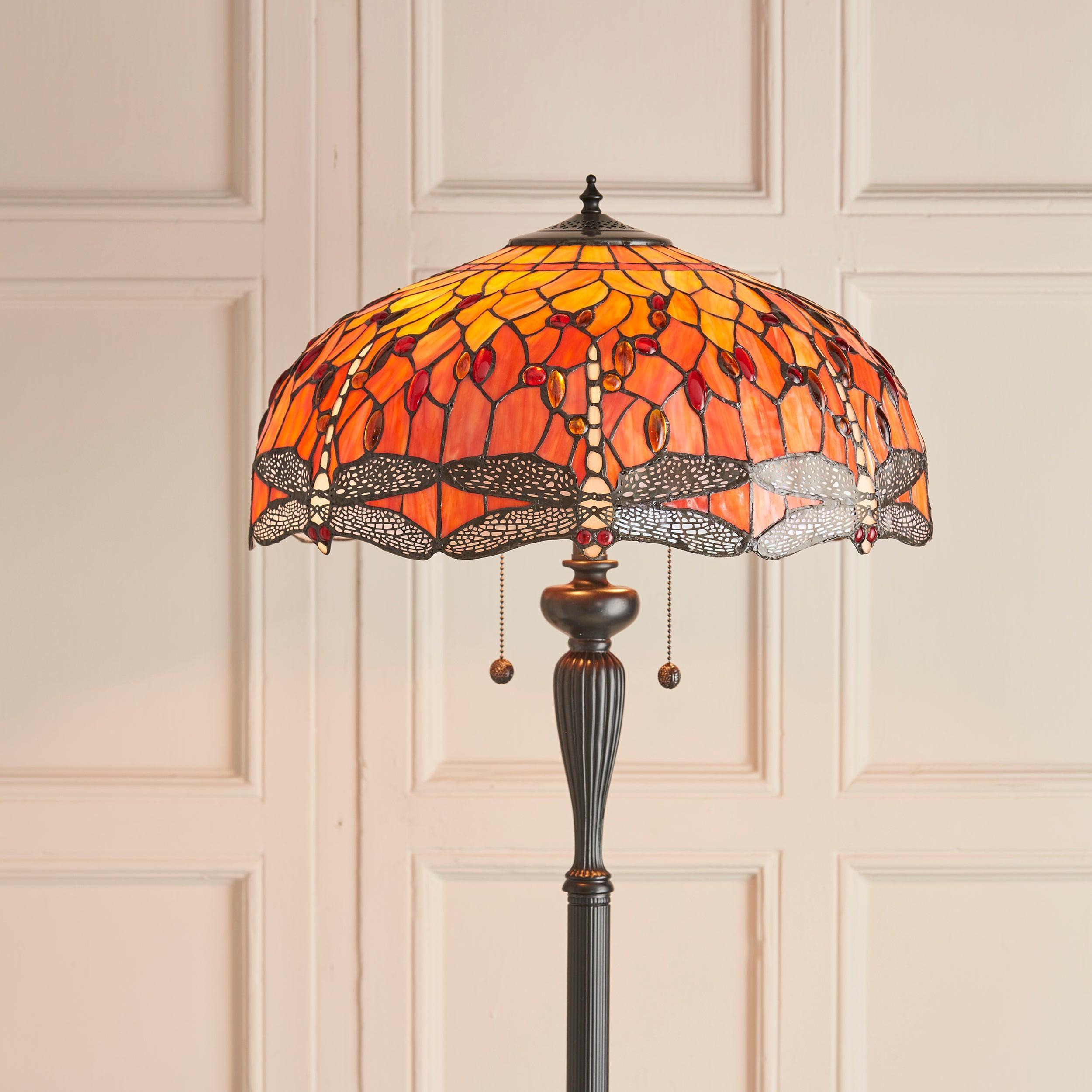 Lampada da terra Tiffany Flame Dragonfly di Interiors 1900