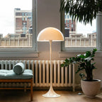 Lampada da terra a LED a forma di fungo scandinava