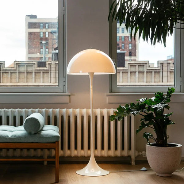 Lampada da terra a LED a forma di fungo scandinava