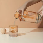 Set di caraffe in vetro con 4 bicchieri – Elegante e Decorativo | Caraffa da 1,2L con coperchio in legno per acqua, succo e ospiti