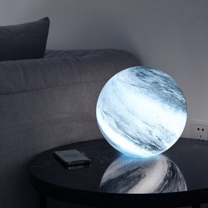 Lampada da Tavolo LED a Sfera con Aspetto Vetro e Superficie a Vortice