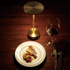 NordicaLight - Lampada da tavolo wireless per un'illuminazione elegante