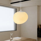 Lampada a sospensione Boden bianca a forma di ciottolo