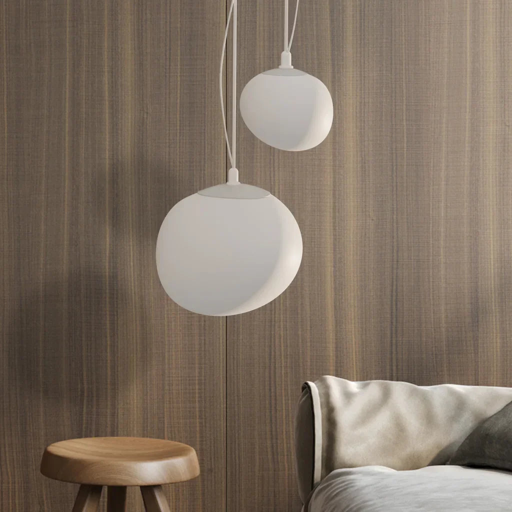 Lampada a sospensione Boden bianca a forma di ciottolo