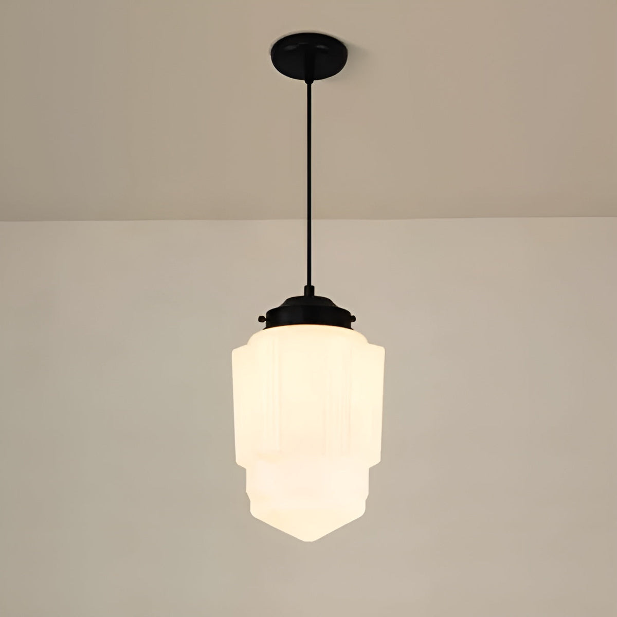 Lampada a sospensione in vetro opalino – Design vintage con vetro geometrico