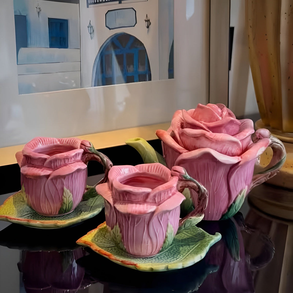 Servizio da tè in ceramica con motivo di rose – Dipinto a mano ed elegante | Tazza con piattino in design floreale