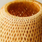 RattanCraft - Lampada da letto artigianale in rattan e legno per un'eleganza naturale