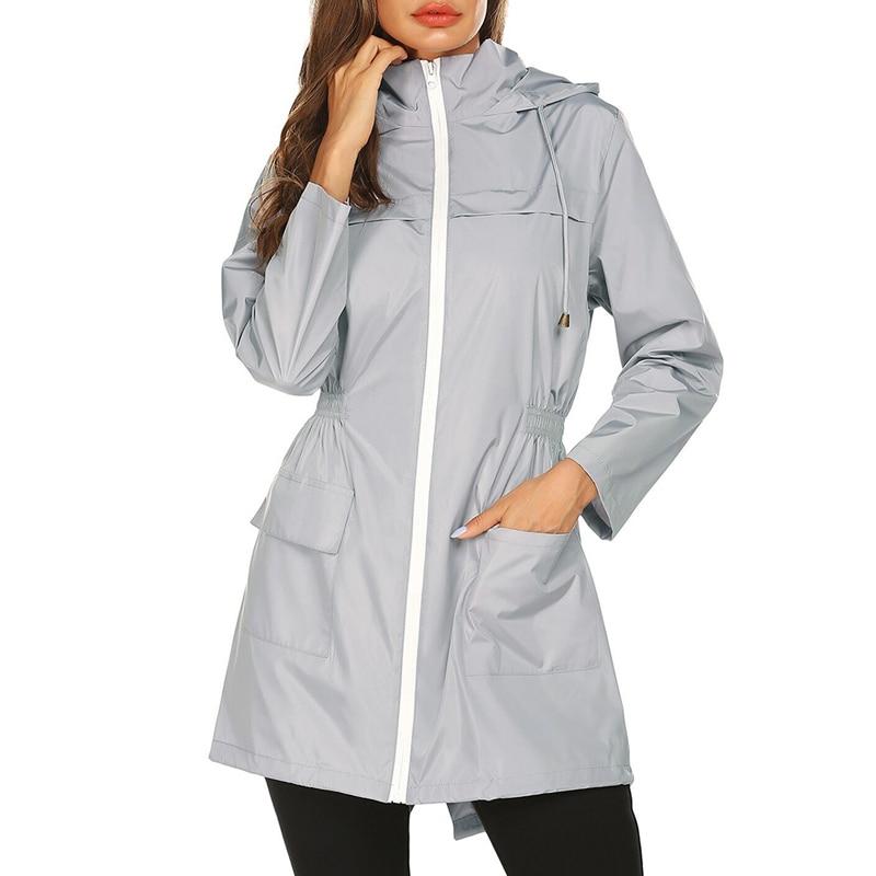 Giacca Donna Impermeabile Sagomata con Cappuccio e Tasche Pratiche