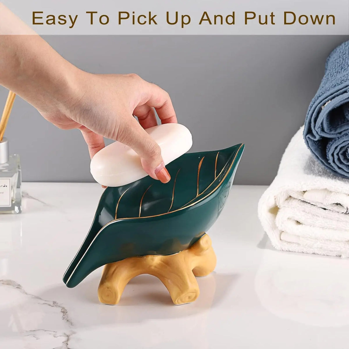 Portasapone Ceramico a Forma di Foglia con Design a Cascata e Drenaggio Automatico