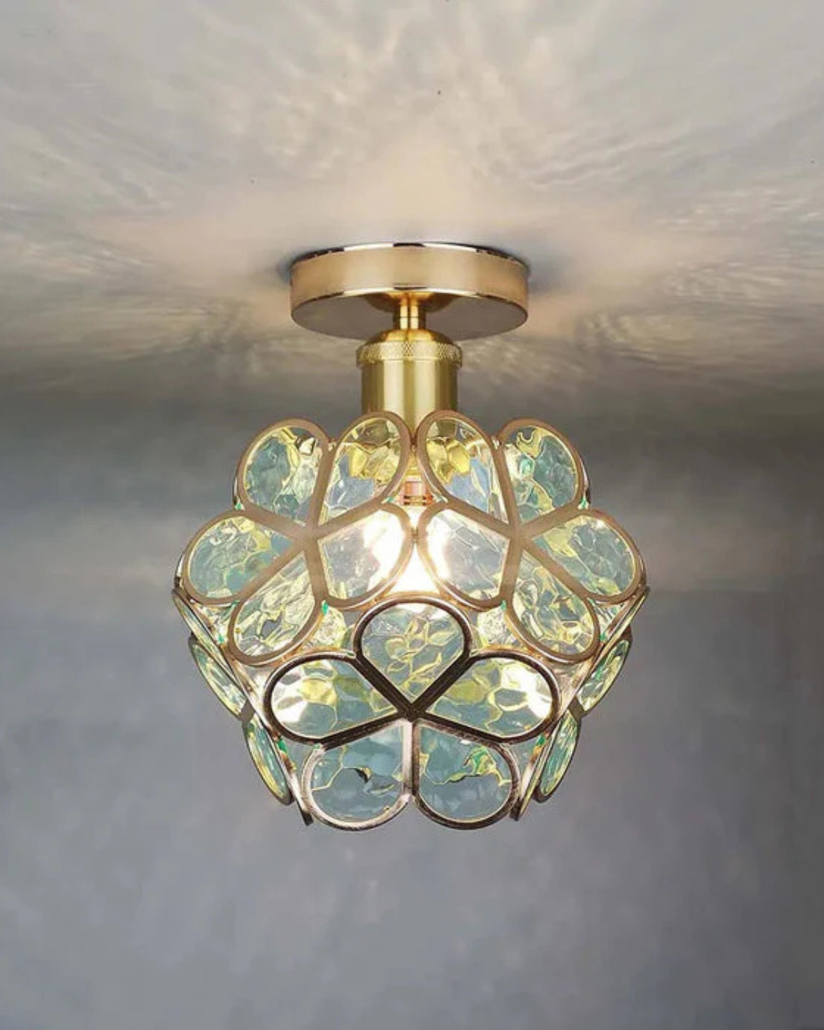 Lampada da soffitto LED con design floreale in acrilico e oro – 20 cm