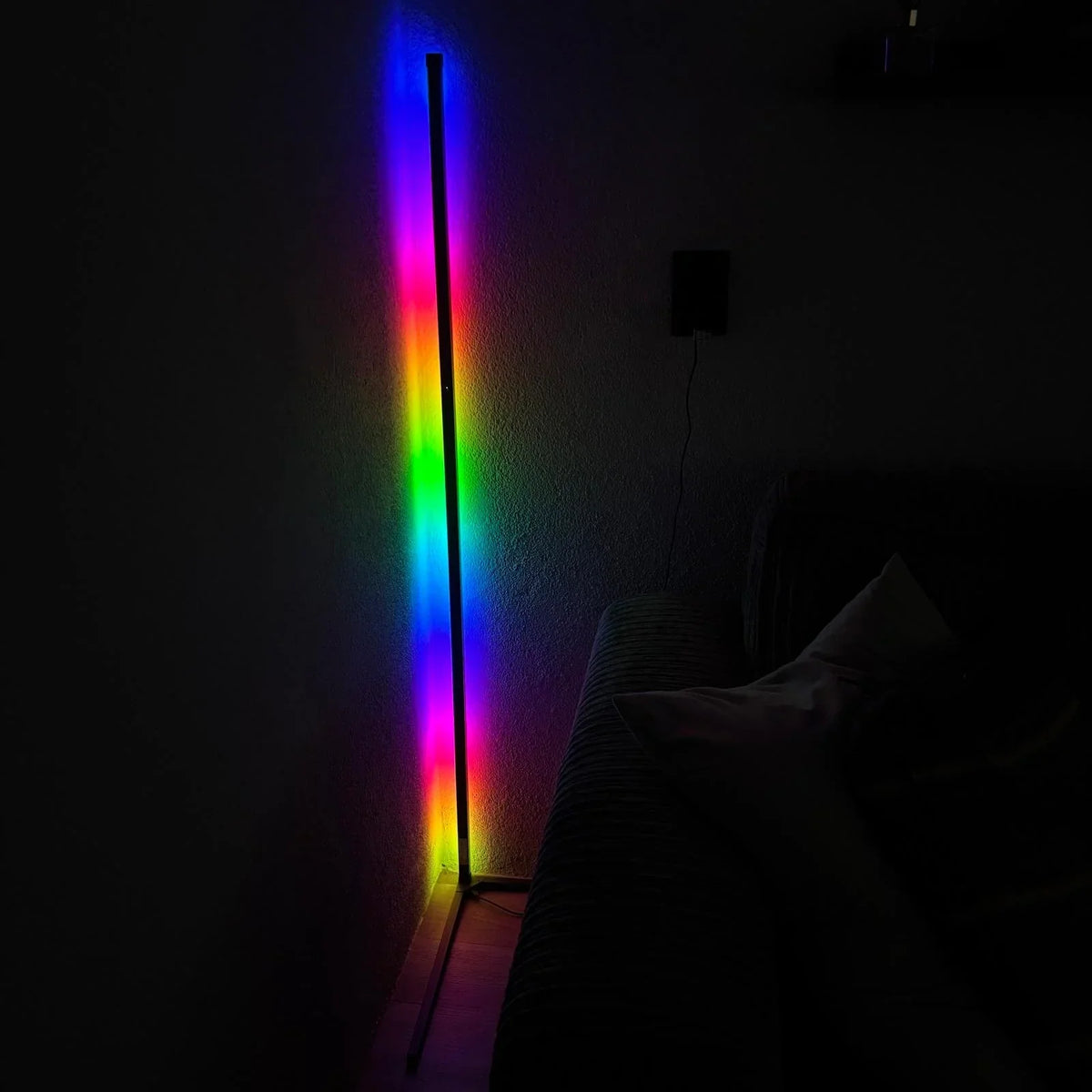 Lampada da terra angolare a LED – Dimmerabile con telecomando | Design moderno e luce indiretta
