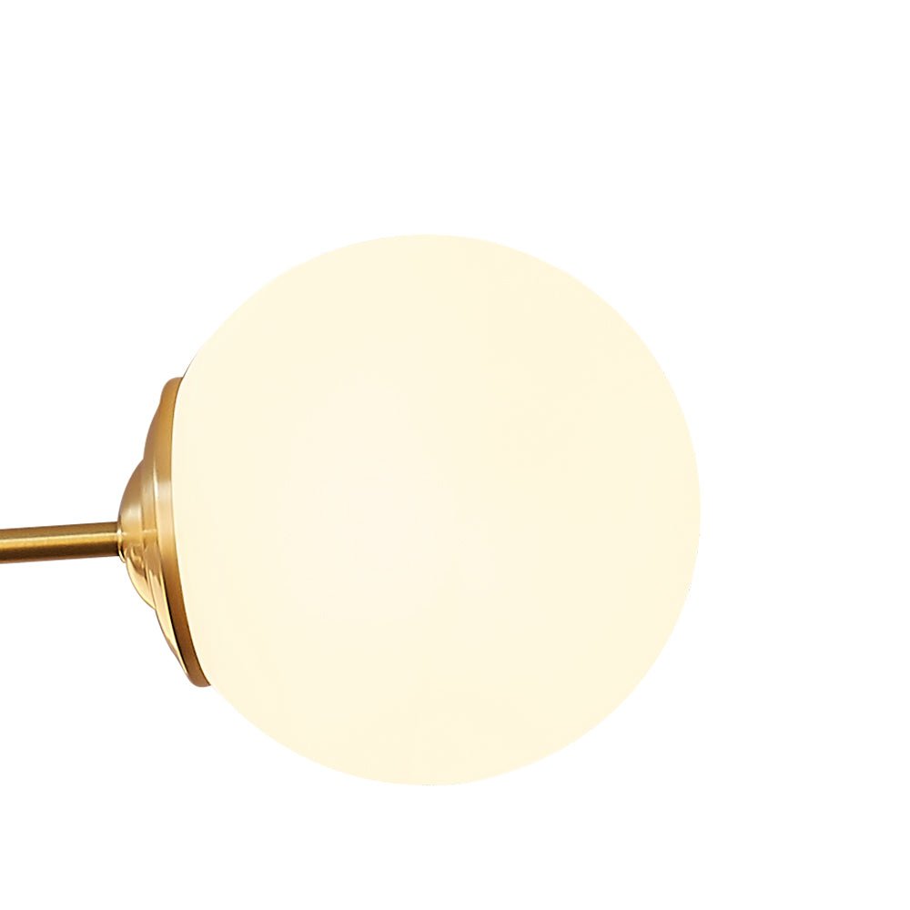 Lampadario Minimalista in Ottone con Vetro Opale Aevig
