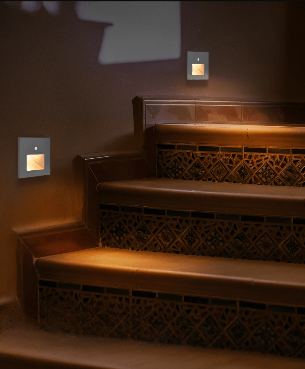 LumiStep Applique da Parete con Sensore di Movimento – Illuminazione Elegante e Sicura per Interni