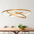 Design del lampadario con anelli intrecciati sospesi a LED