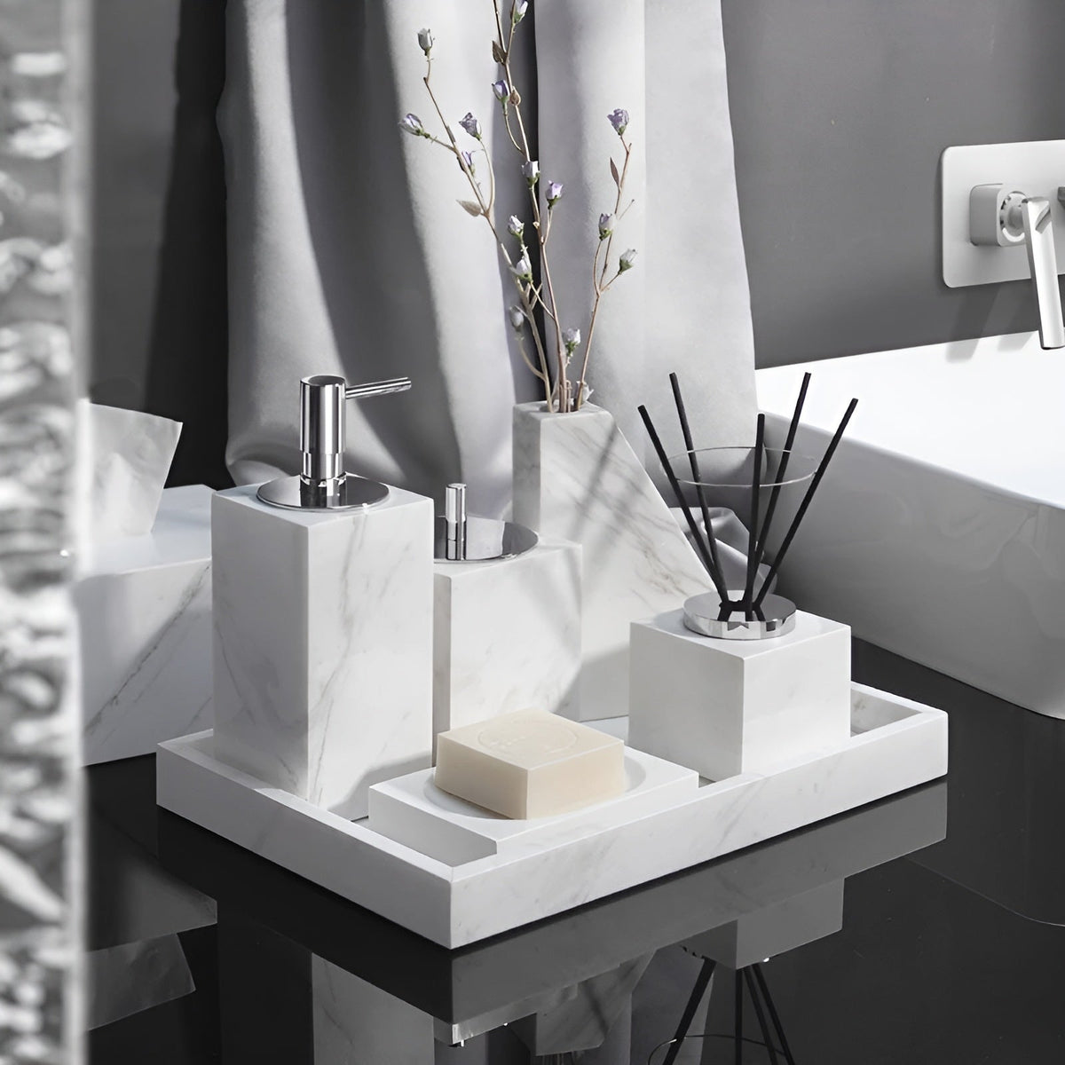Set da Bagno in Marmo Bianco – Dispenser per Sapone, Porta Sapone, Spazzola per WC & Vassoio | Eleganti Accessori da Bagno