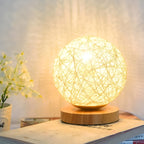 TwineGlow Light - Moderna lampada da tavolo in rattan ricaricabile USB