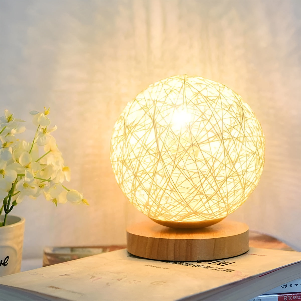 TwineGlow Light - Moderna lampada da tavolo in rattan ricaricabile USB