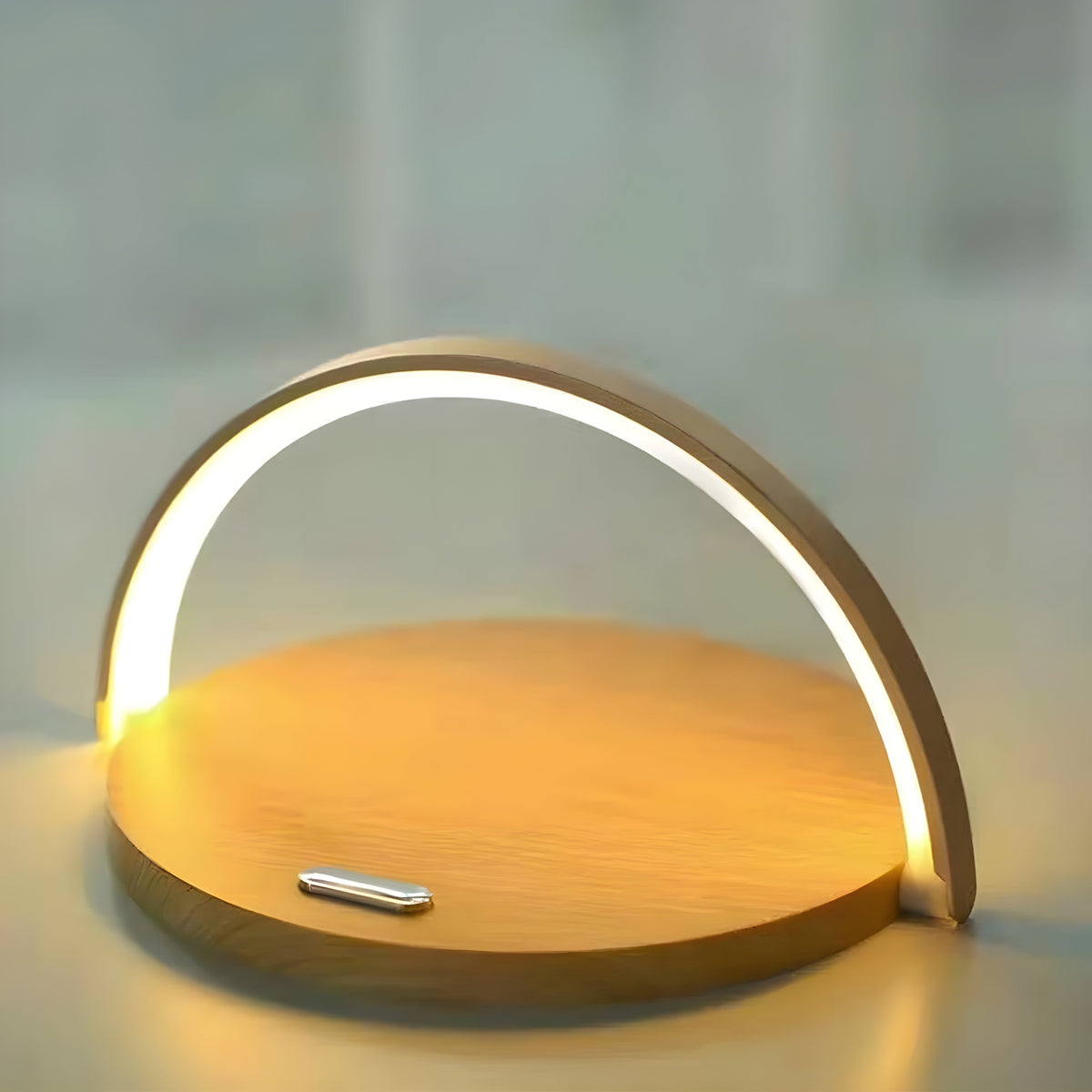 ChargeBeam Lamp - Lampada da tavolo LED con funzione di ricarica senza fili