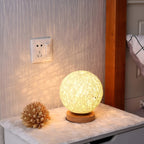 TwineGlow Light - Moderna lampada da tavolo in rattan ricaricabile USB