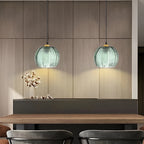 Lampada a sospensione in vetro rigato verde – Design retro e luce suggestiva | Illuminazione interna elegante