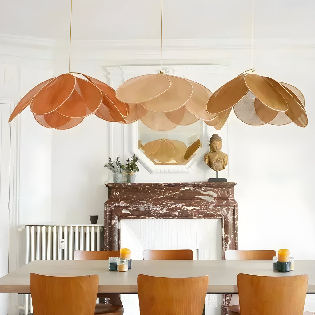 Lampada a sospensione con fiori di tessuto – Illuminazione moderna e decorativa per ambienti domestici