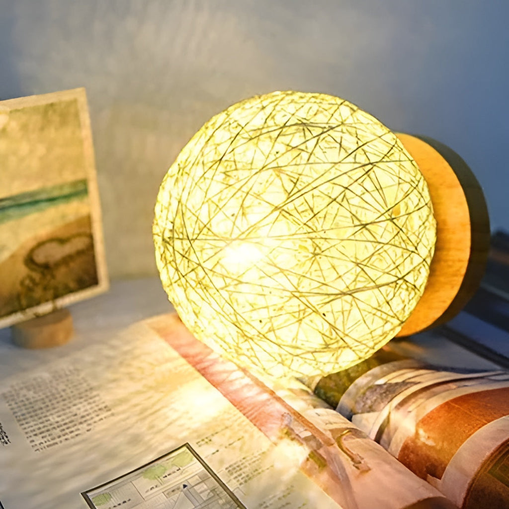 TwineGlow Light - Moderna lampada da tavolo in rattan ricaricabile USB