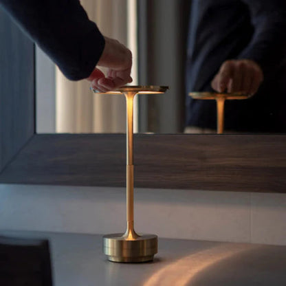 NordicaLight - Lampada da tavolo wireless per un'illuminazione elegante