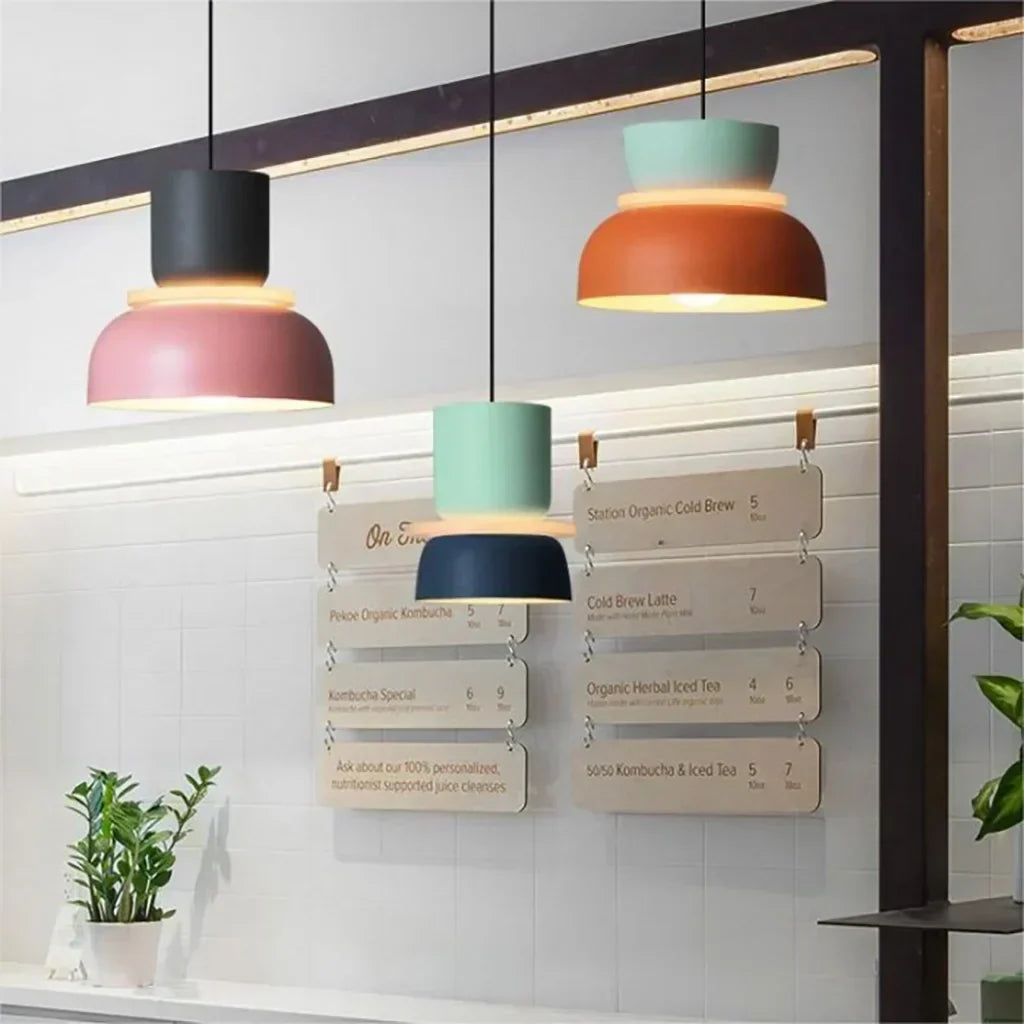 Lampada a sospensione nordica con accenti colorati – Lucie