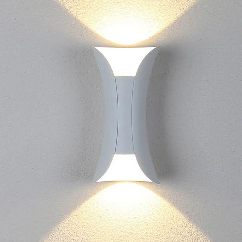 LUXEFLARE – Lampada da Parete LED Curva Impermeabile per Spazi Esterni Moderni