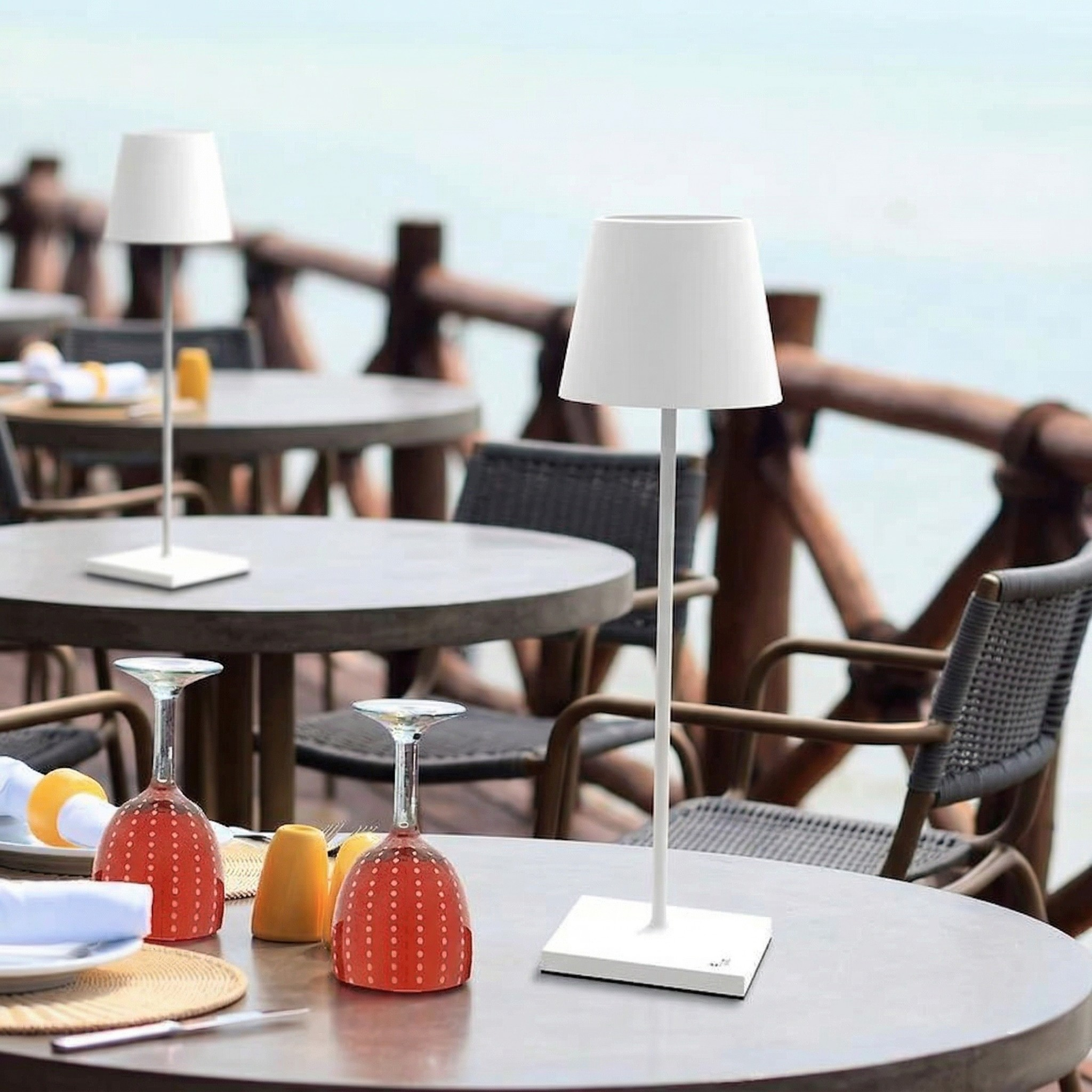Lampada da Tavolo Ricaricabile Wireless LED Touch Design Moderno Luce Ambiente Portatile