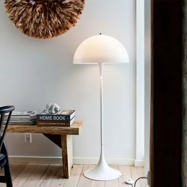 Lampada da terra a LED a forma di fungo scandinava