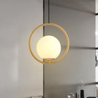 Lampada a sospensione contemporanea con globo singolo