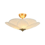 Lampada da soffitto semi-flush a 3 luci con paralume in tessuto plissettato a forma di fiore