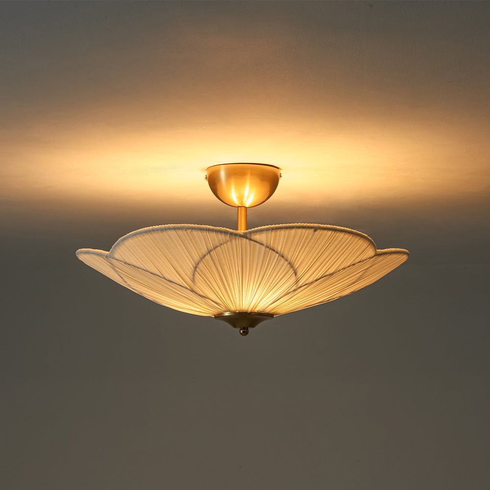 Lampada da soffitto semi-flush a 3 luci con paralume in tessuto plissettato a forma di fiore